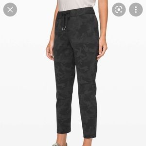 Lululemon on the fly camo pant